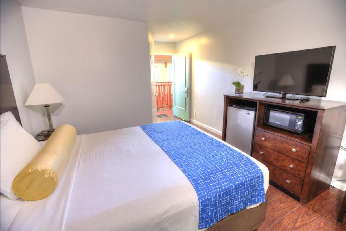 Hotel Sunrise Point Loma 3*